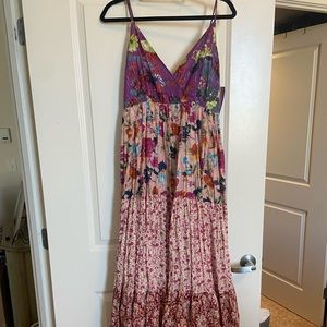 Beautiful lulus maxi dress! Worn one time.